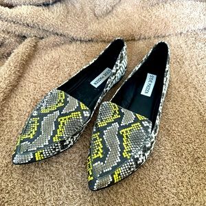 Steve Madden pointy toe baller flats euc